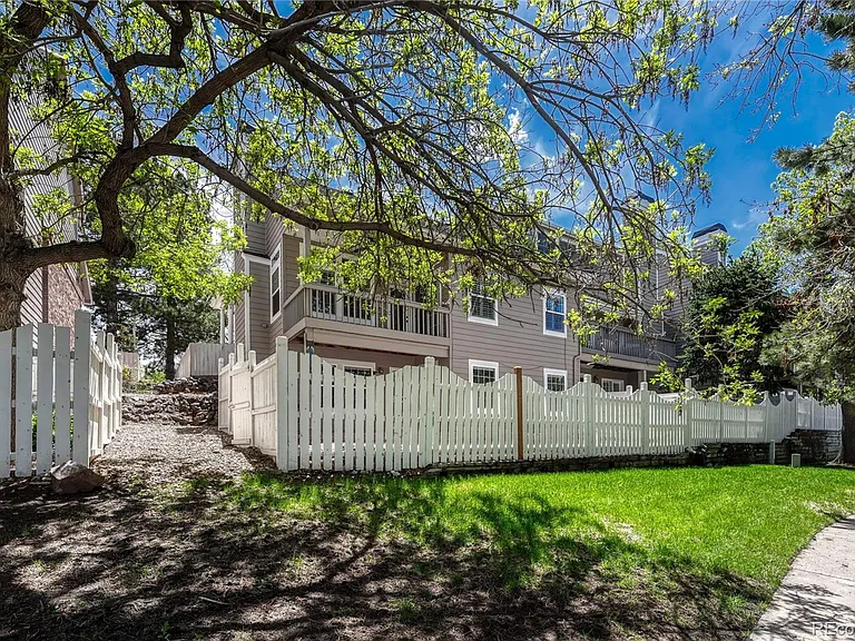 9885 Greensview Cir — Photo 44