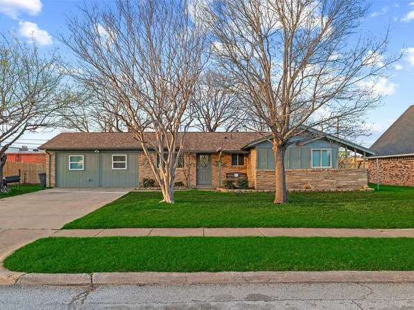 614 Greenbrook Ln, Grand Prairie, TX 75052