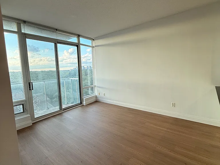 15 Windermere Ave #1403 — Photo 7