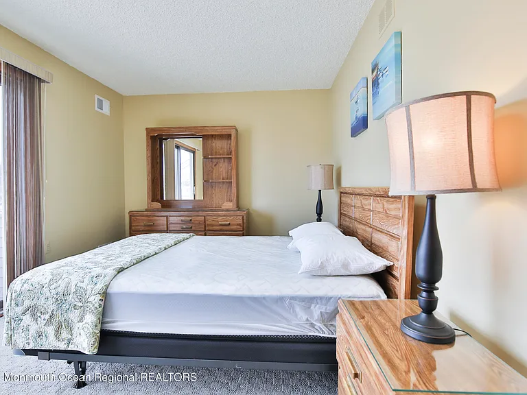 21 Brown Ave — Photo 47