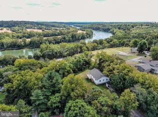 62 Stehley Ln, Falling Waters, WV 25419