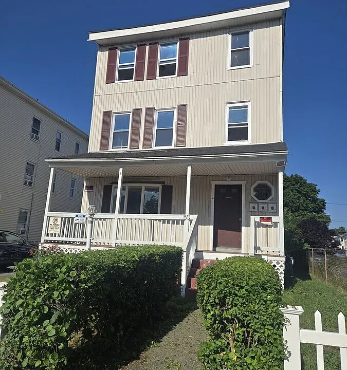 50 Houghton St #2