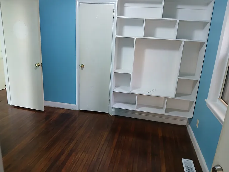 4136 Blenhein Rd — Photo 2