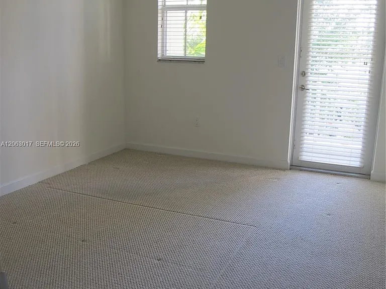 10716 NW 76th Ln — Photo 9