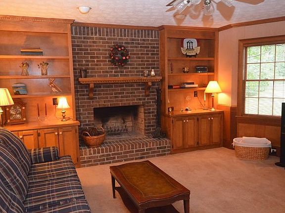 3rd image of 2301 Gary Cir