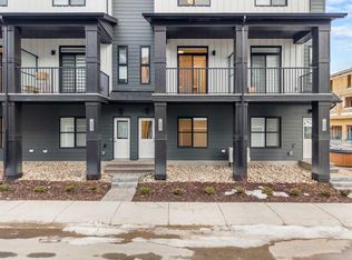 285 E Chelsea Ct #122, Chestermere, AB T1X 2W7