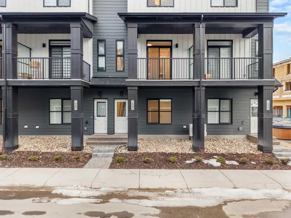 285 E Chelsea Ct #122, Chestermere, AB T1X 2W7