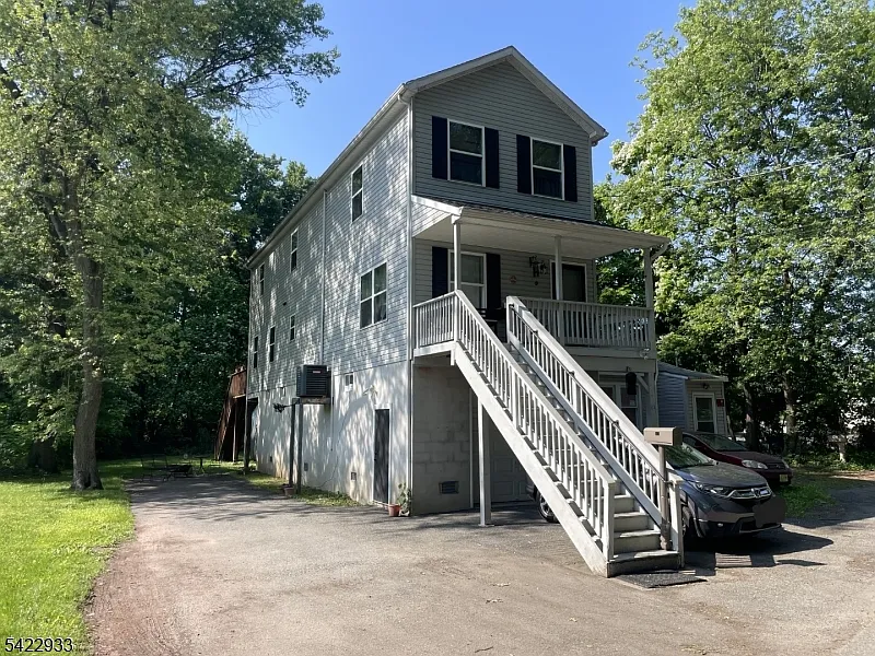 42 Riverlawn Dr photo 1