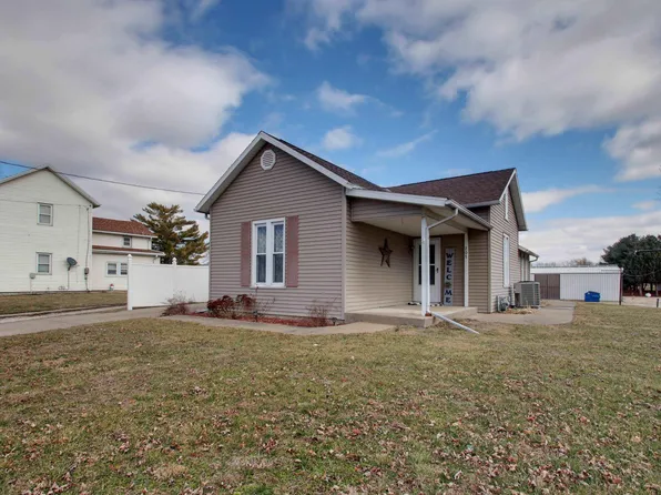 207 N Warsaw St, Ursa, IL 62376