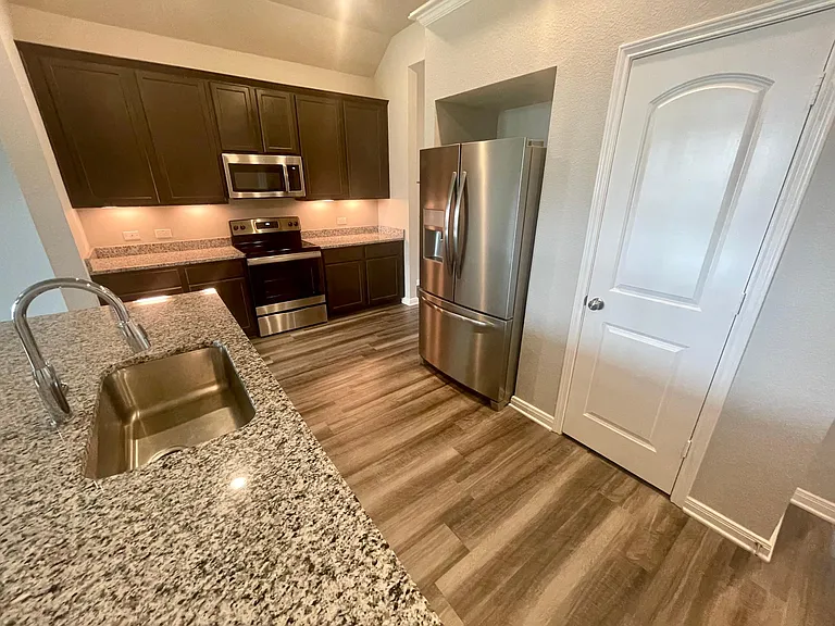 1938 Bayou Wood Ln — Photo 8