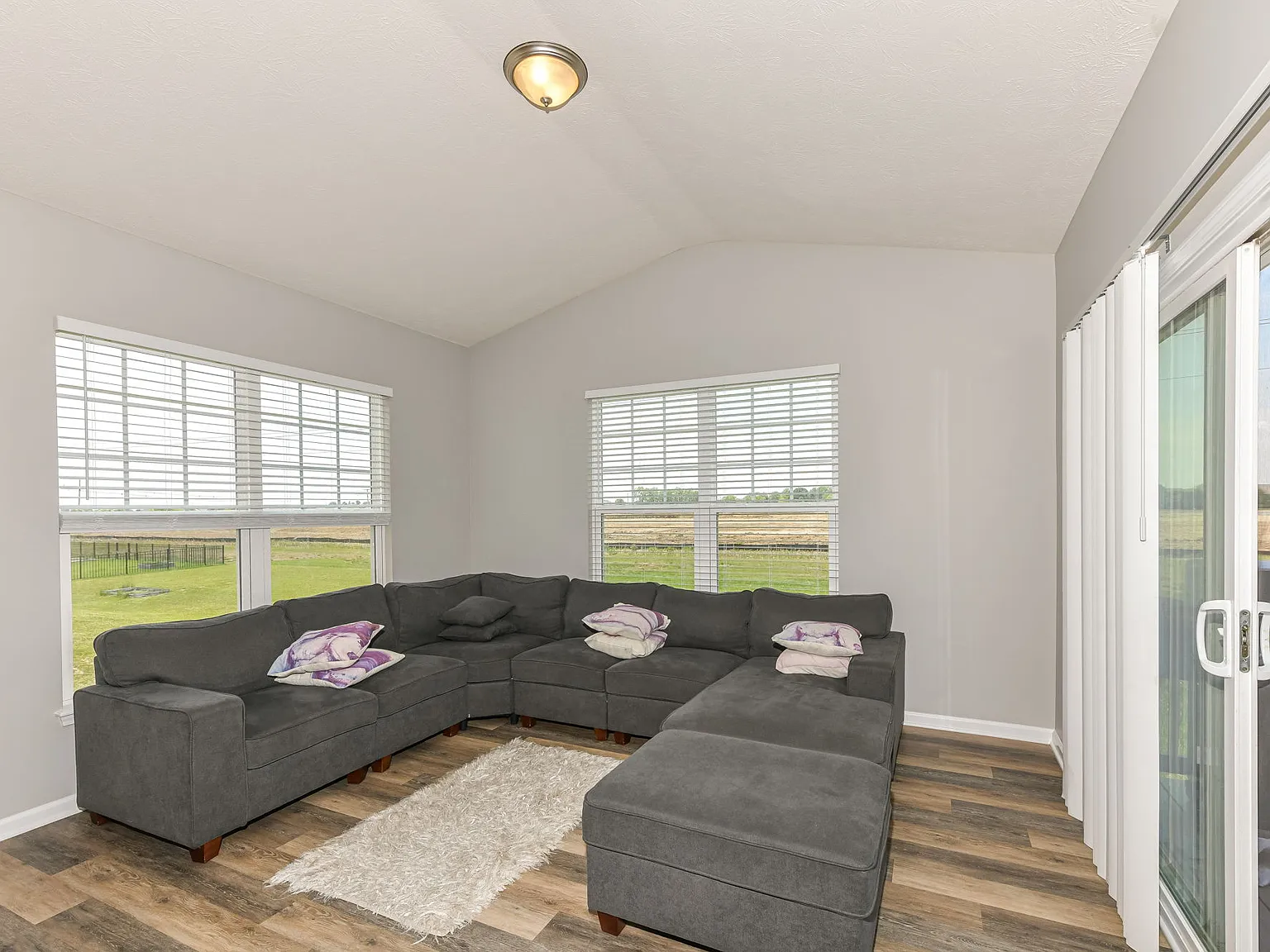 4 bed, 3.5 bath, 2597 sqft, $3,300 — Photo 4