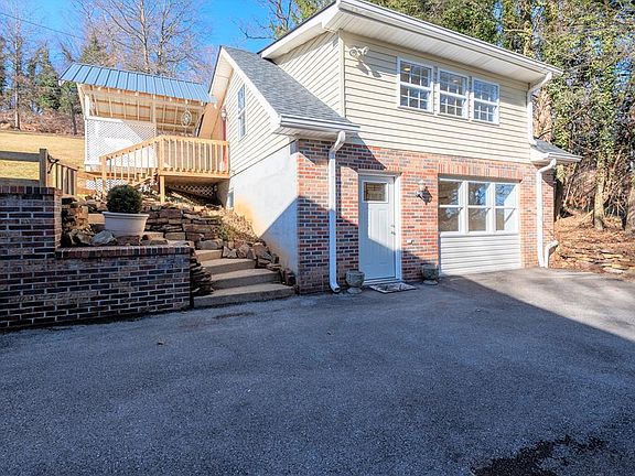 2nd image of 115 Hillside Dr NE