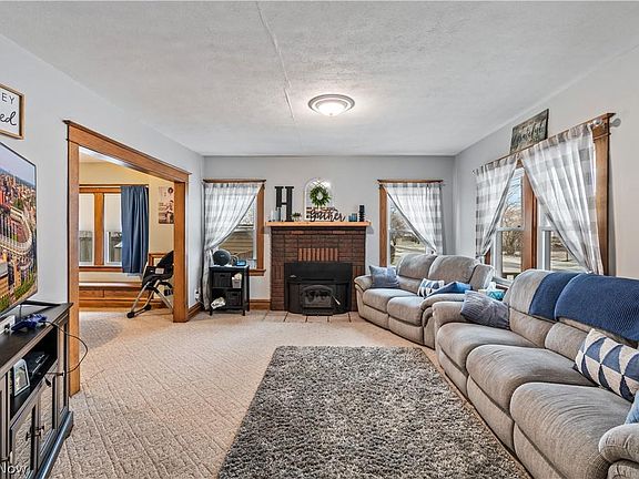 3rd image of 1563 Canadian Ave