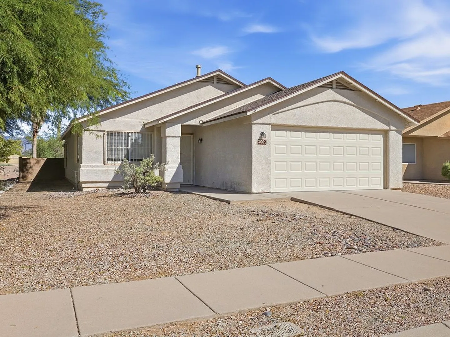 Stella Vann 3 Bed 2 Bath Open Floorplan — Photo 2