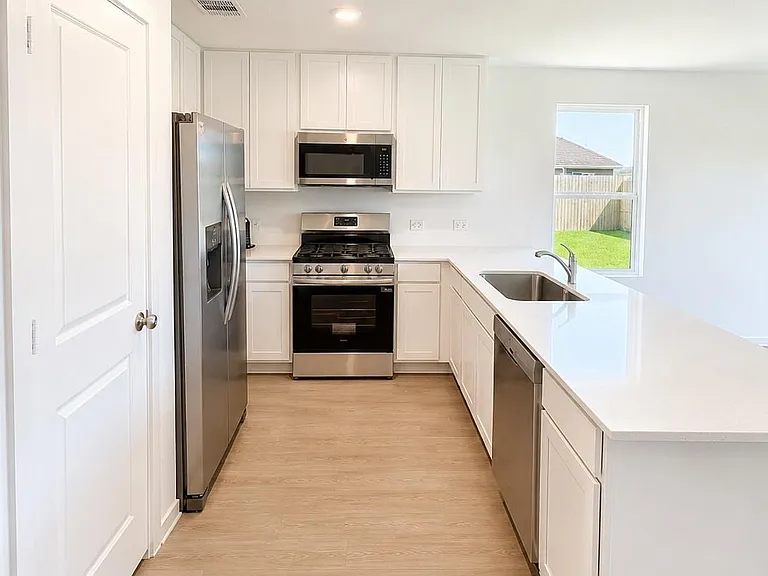 6402 Begonia Trellis Dr — Photo 3