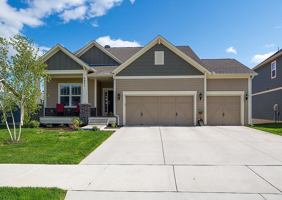 6901 W 113th St, Bloomington