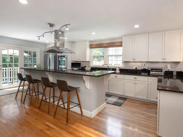 6 Adams Ct, Hingham, MA 02043