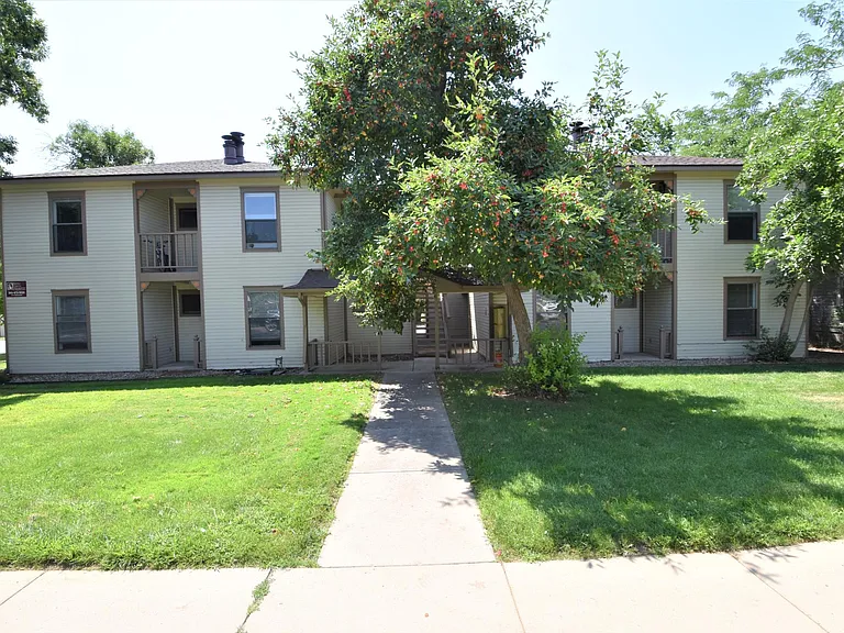 2156 Grove St — Photo 1