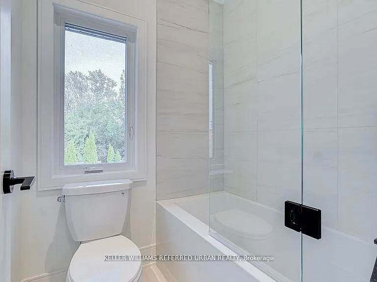 16 A Maple Ave N — Photo 32
