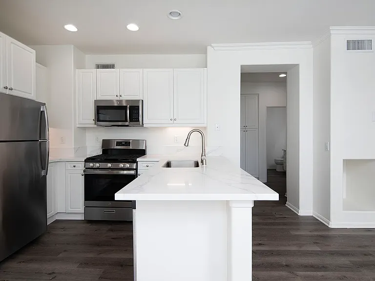 Creek View Condominiums — Photo 8
