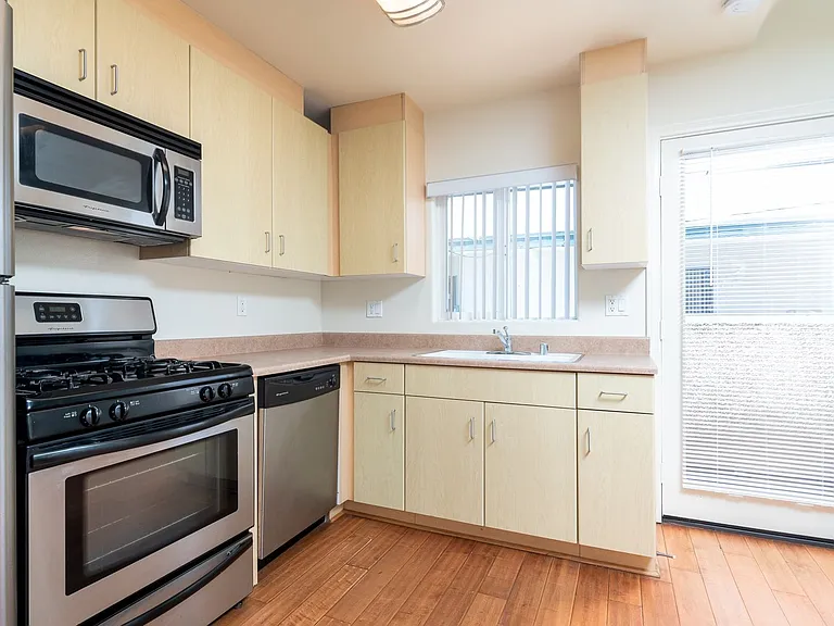 Motor Apartments — Photo 14