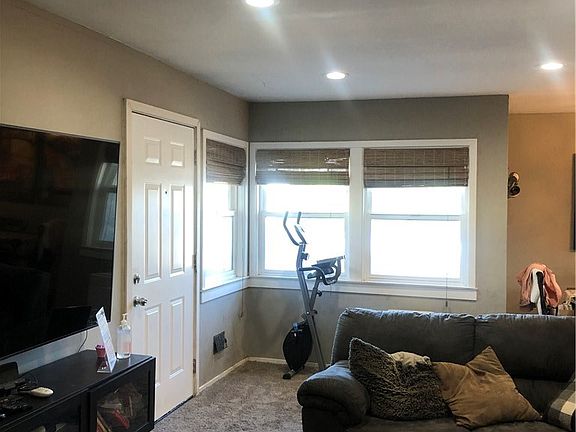 4th image of 2238 Park Dr