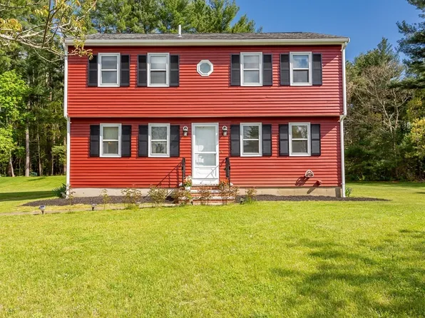 25 Quequechan Cir, Raynham, MA 02767