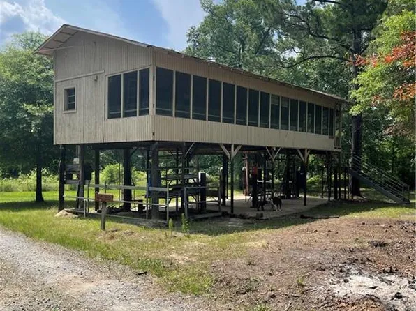 386 Oil Rd, Campti, LA 71411