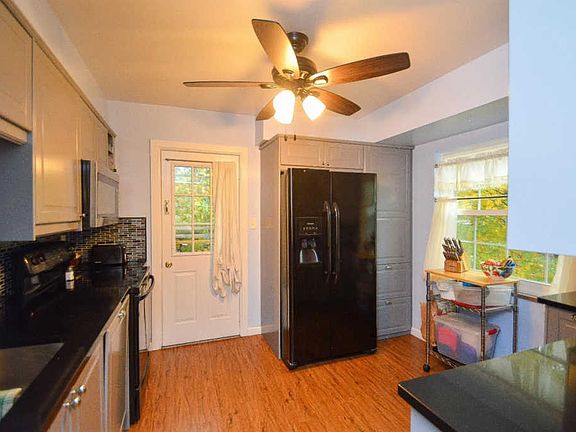 5th image of 1012 Morado Dr