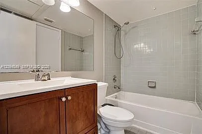 Lakeview Club Condo — Photo 3