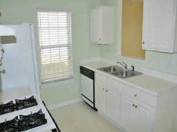 Kitchen (partial view)