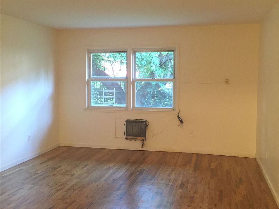 1st image of 4157 Denman St
