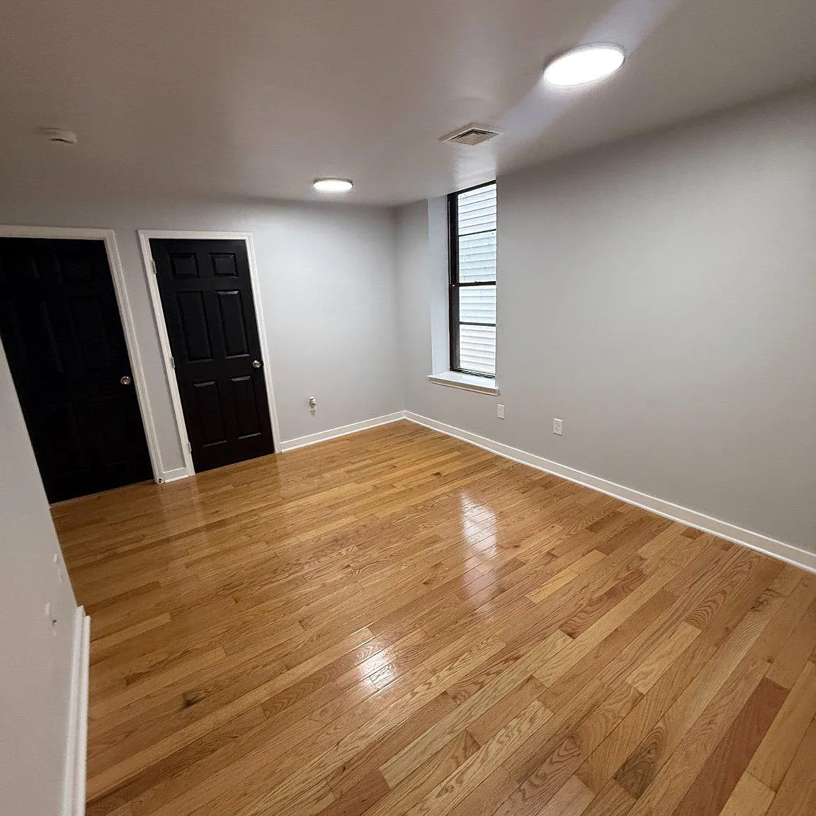 2 bed, 1.0 bath, 1083 sqft, $2,400 — Photo 4