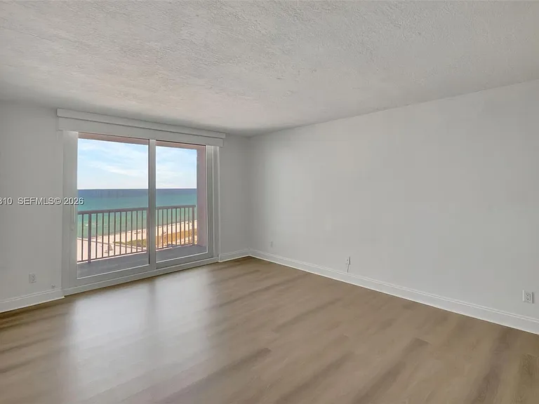 5401 Collins Ave #928 — Photo 8
