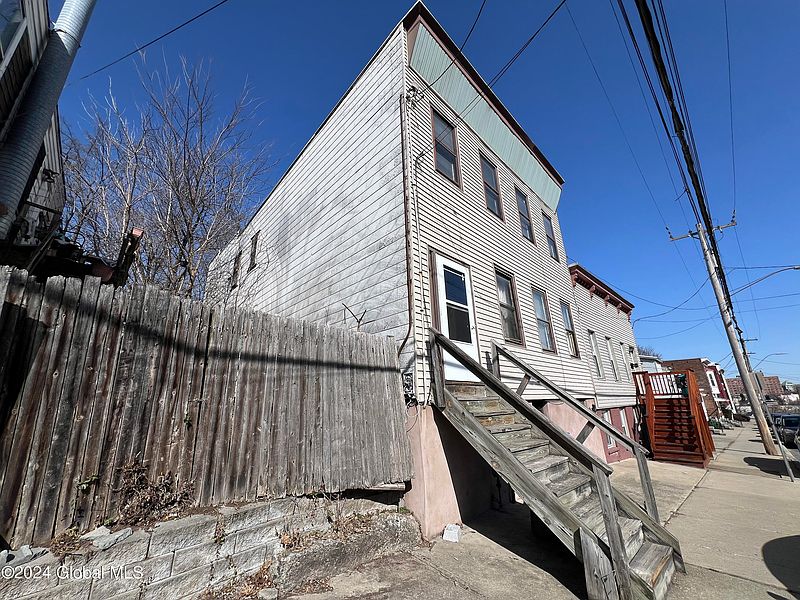 3rd image of 45 Sloan Street