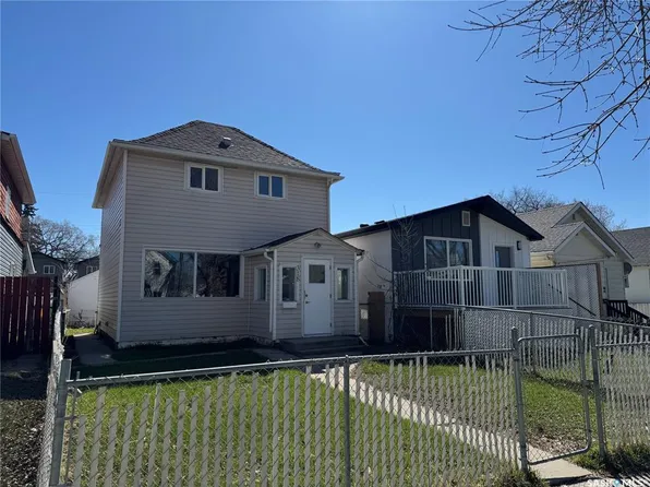 318 H AVENUE S, Saskatoon, SK S7M 1W3