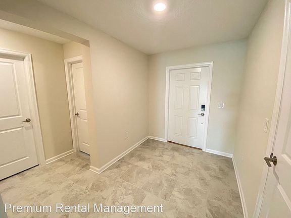 3rd image of 2029 Myrtle Pine St