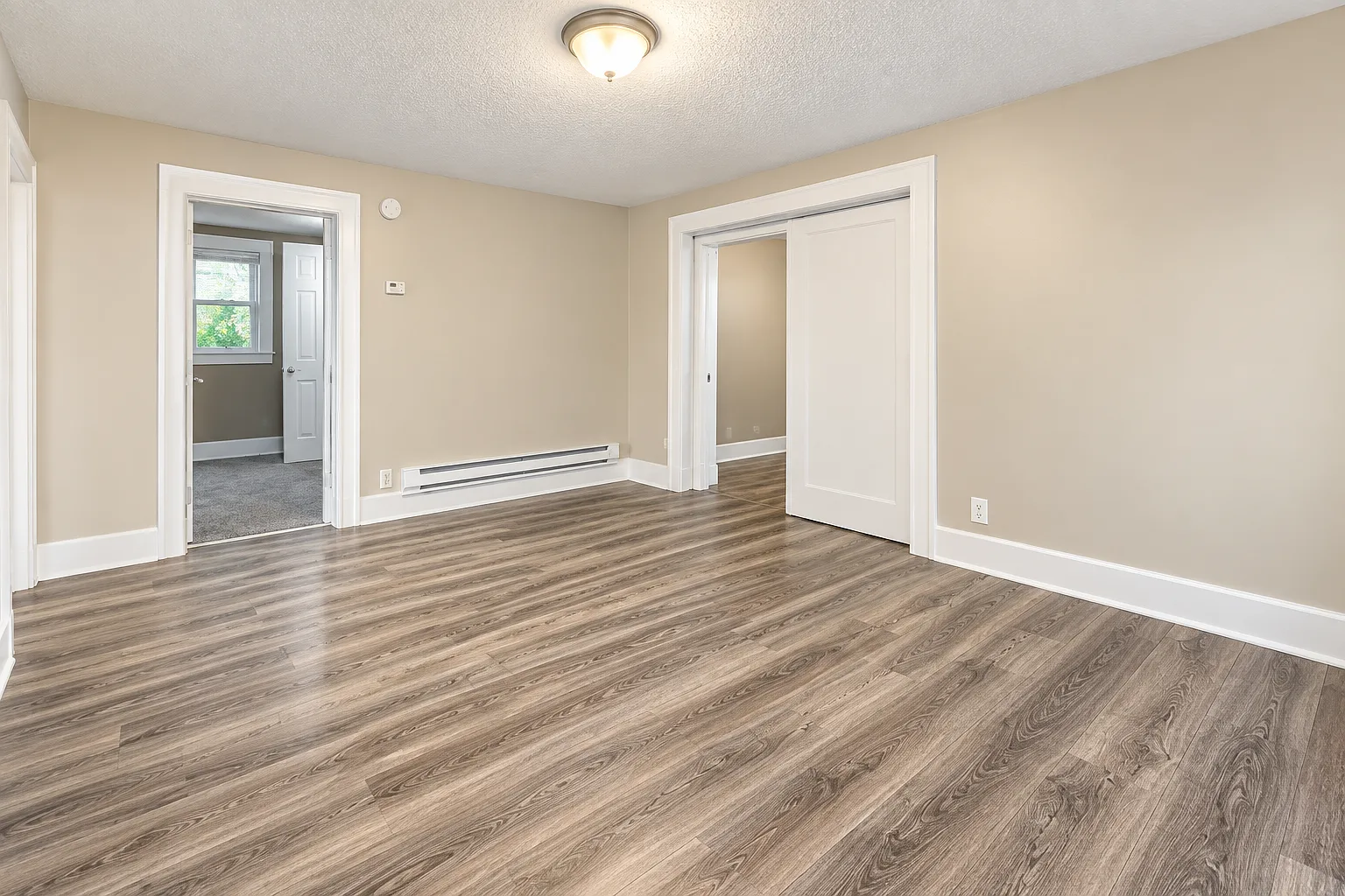 3 bed, $1,249 — Photo 2