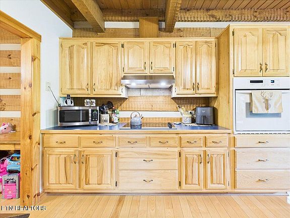 8th image of 1457 Smithfield Rd