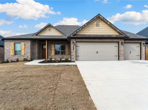 1430 Tiffany St, Centerton, AR 72719