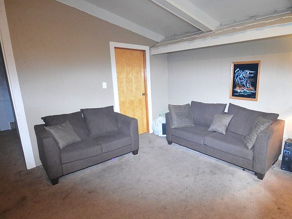 3rd image of 1813 Lincoln Way W