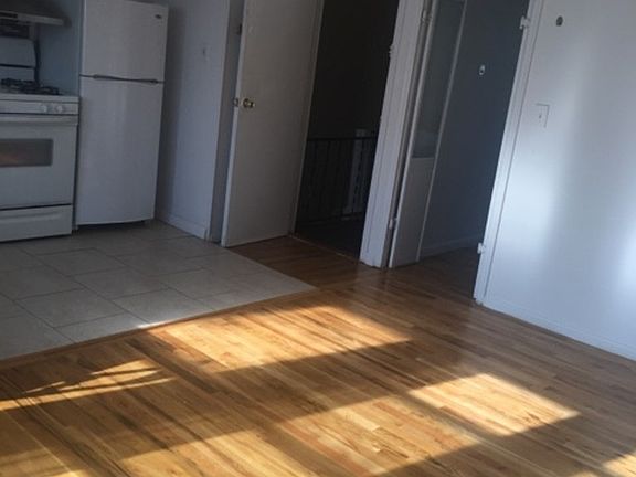 3rd image of 2041 32nd St