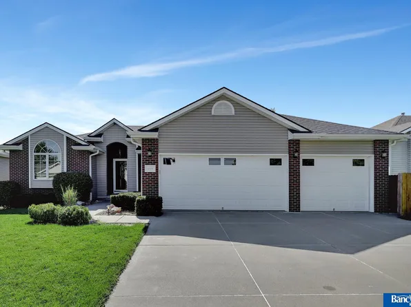 5725 Chatsworth Ln, Lincoln, NE 68516