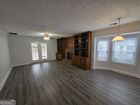 5th image of 405 Williamsburg Way