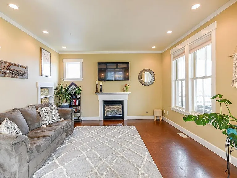 1006 Leepike Ct — Photo 3