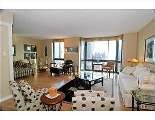 2nd image of 1530 N Dearborn Pkwy #20
