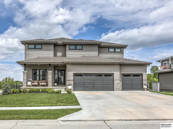10256 Freeboard Dr, Papillion, NE 68046