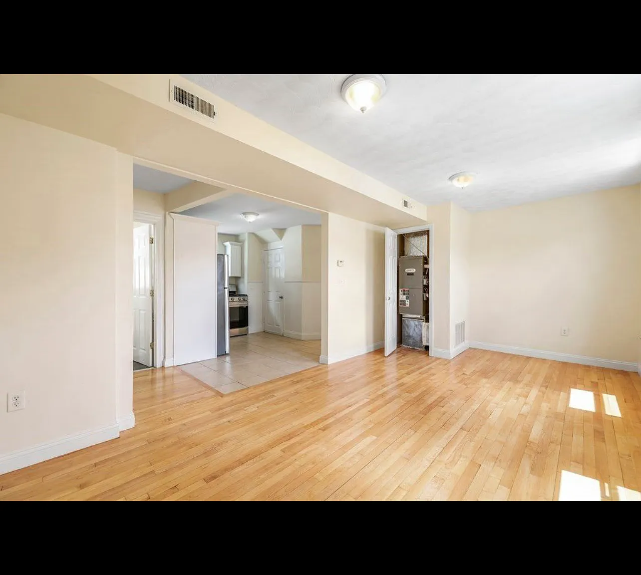 4 bed, 1.5 bath, 1200 sqft, $4,000 — Photo 4