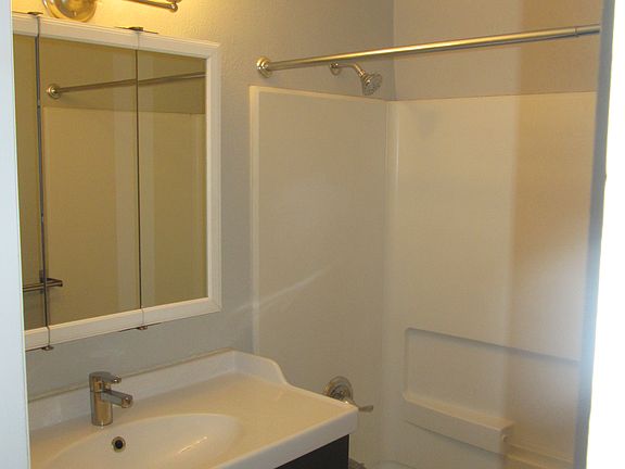 5th image of 700 30th St