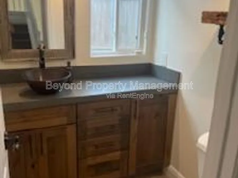 972 Ashton Ct — Photo 10